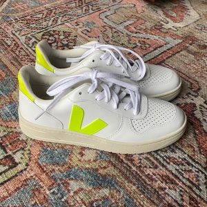 Veja V-10 Leather Sneakers - Fluorescent yellow